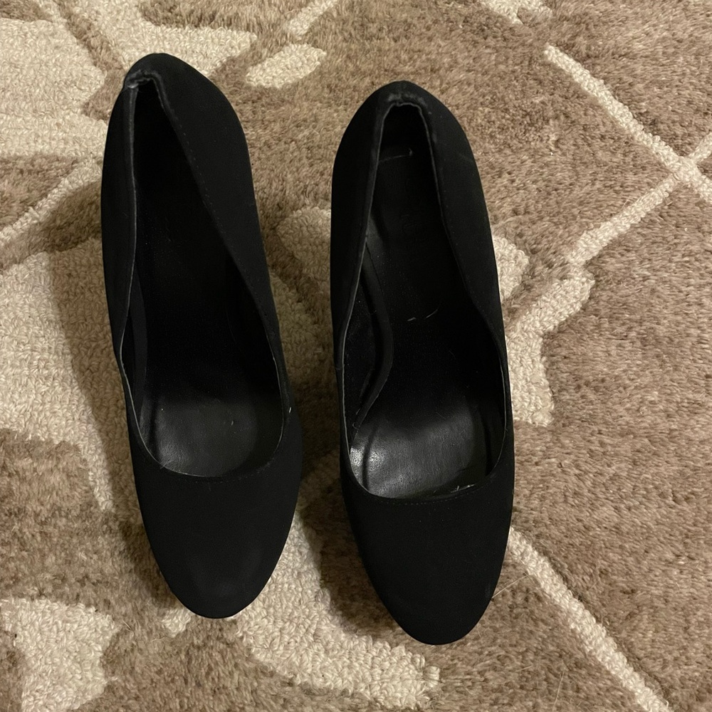Size 7 Black high heels